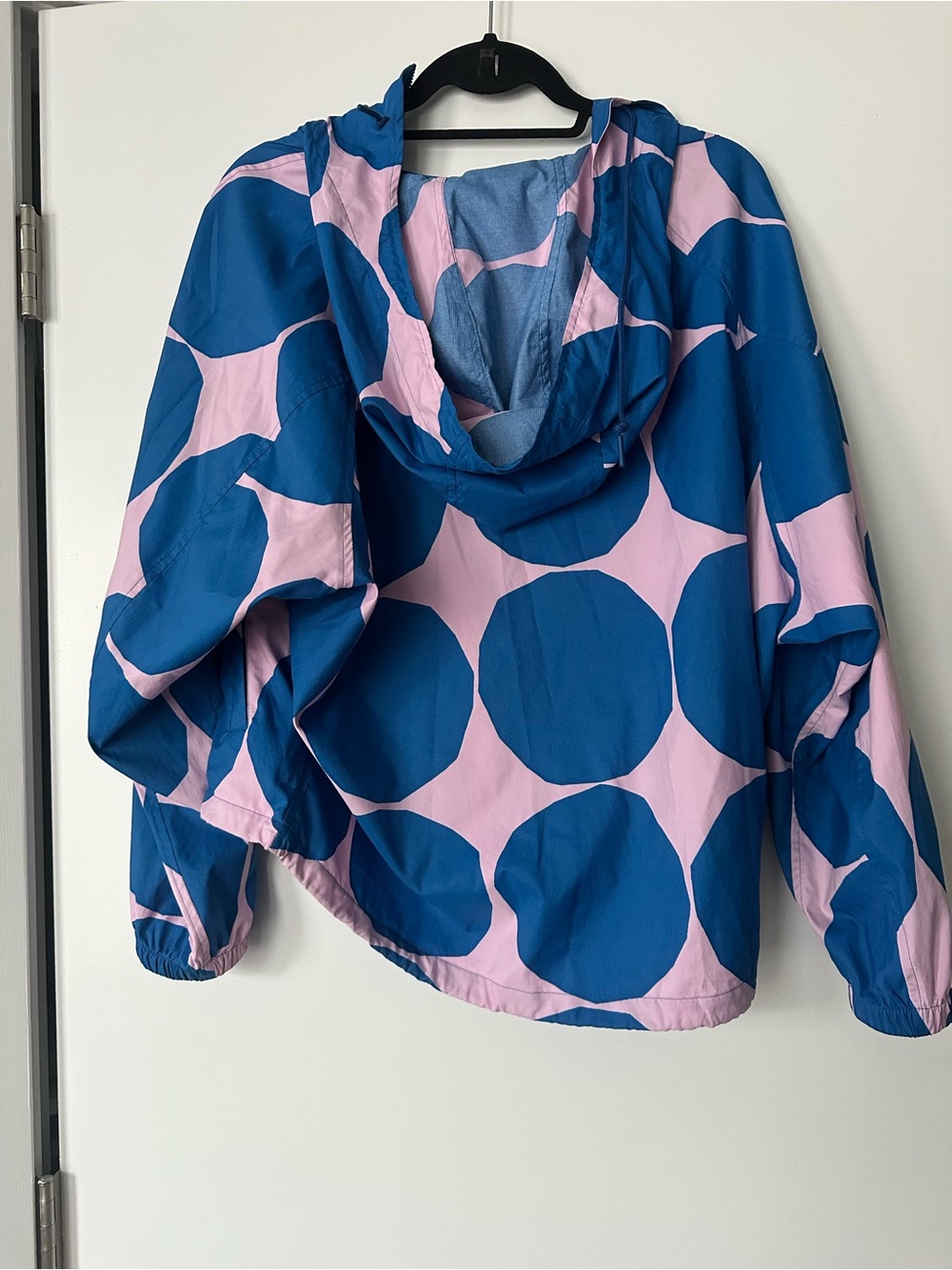 Uniqlo x Marimekko Pocketable UV Protection Parka blue and pink dot - Picture 3 of 4